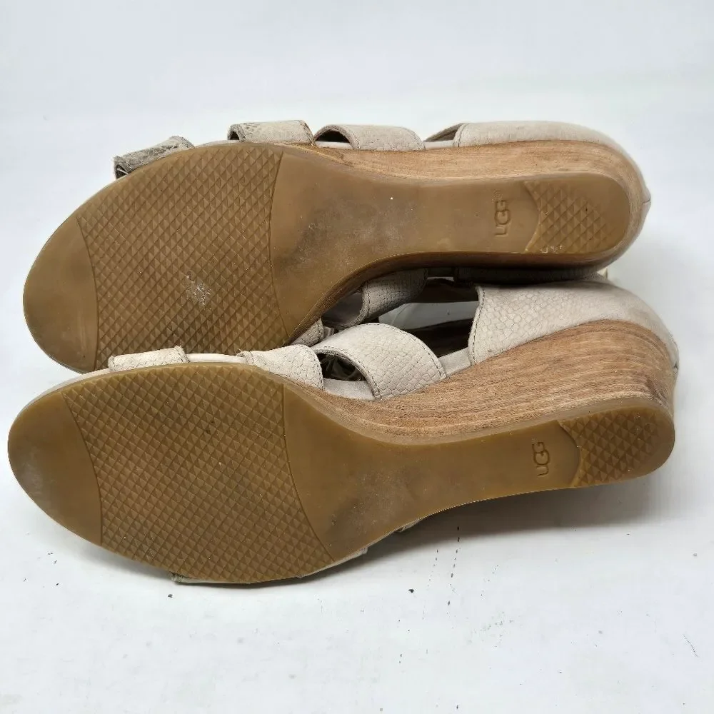 UGG Women's Yasmin Snake Gladiator Wedge Sandal Horchata Leather Size 7.5‎ B